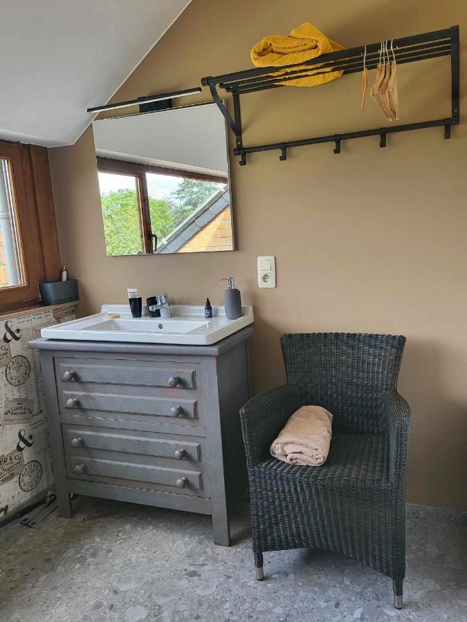A La Salle De Jeux Et Son Jardin Autour De La Cabane Verte Dinant Zewnętrze zdjęcie